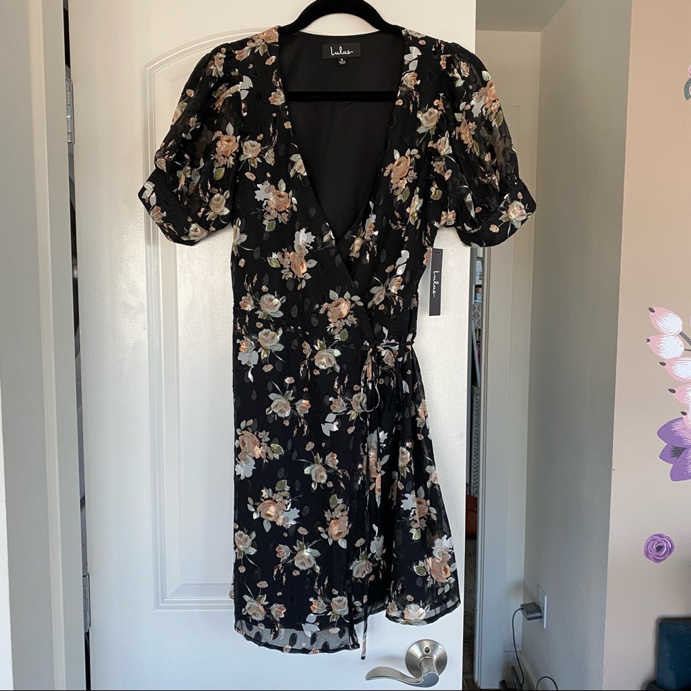 🆕Lulu’s Floral Print Wrap Dress - Picture 3 of 9